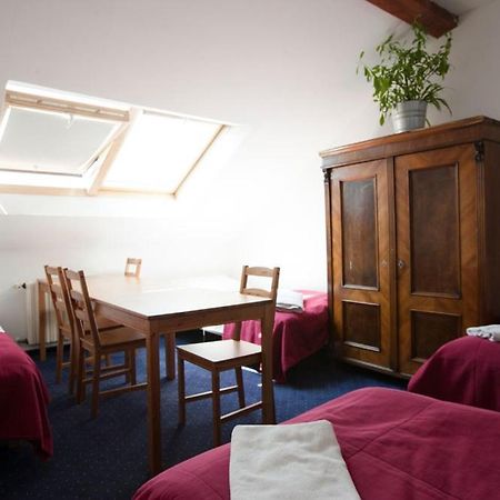 Hostel Rosemary Прага Екстер'єр фото