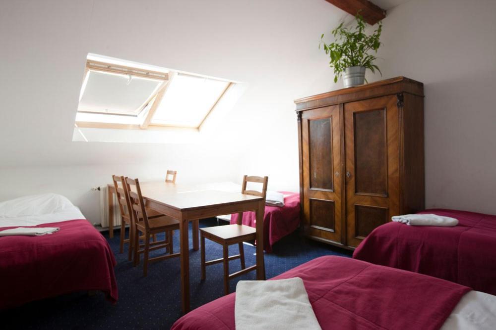 Hostel Rosemary Прага Екстер'єр фото