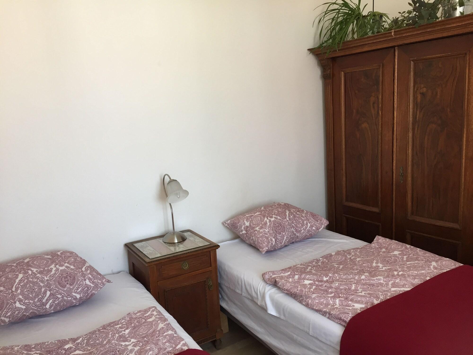 Hostel Rosemary Прага Екстер'єр фото