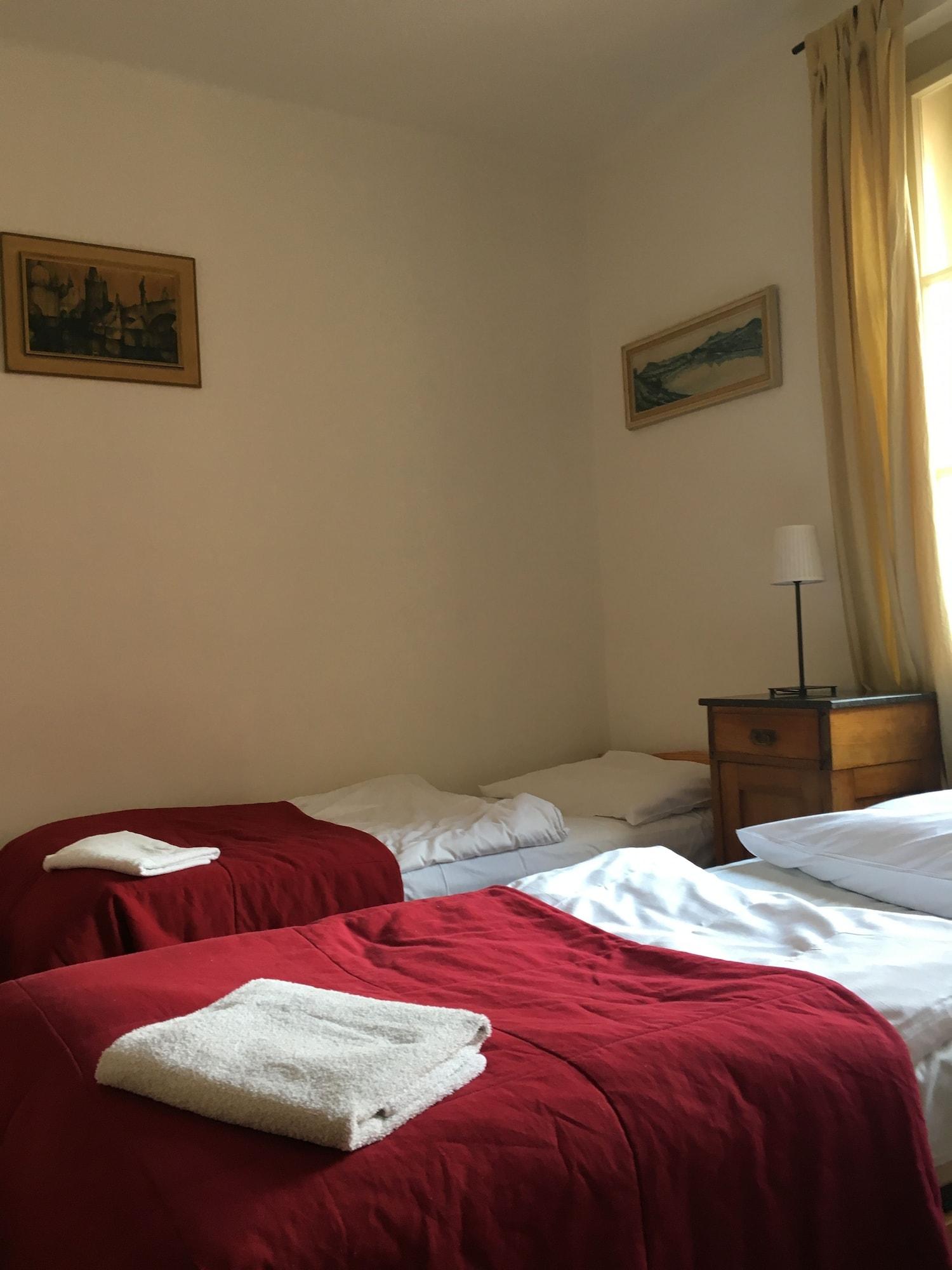 Hostel Rosemary Прага Екстер'єр фото