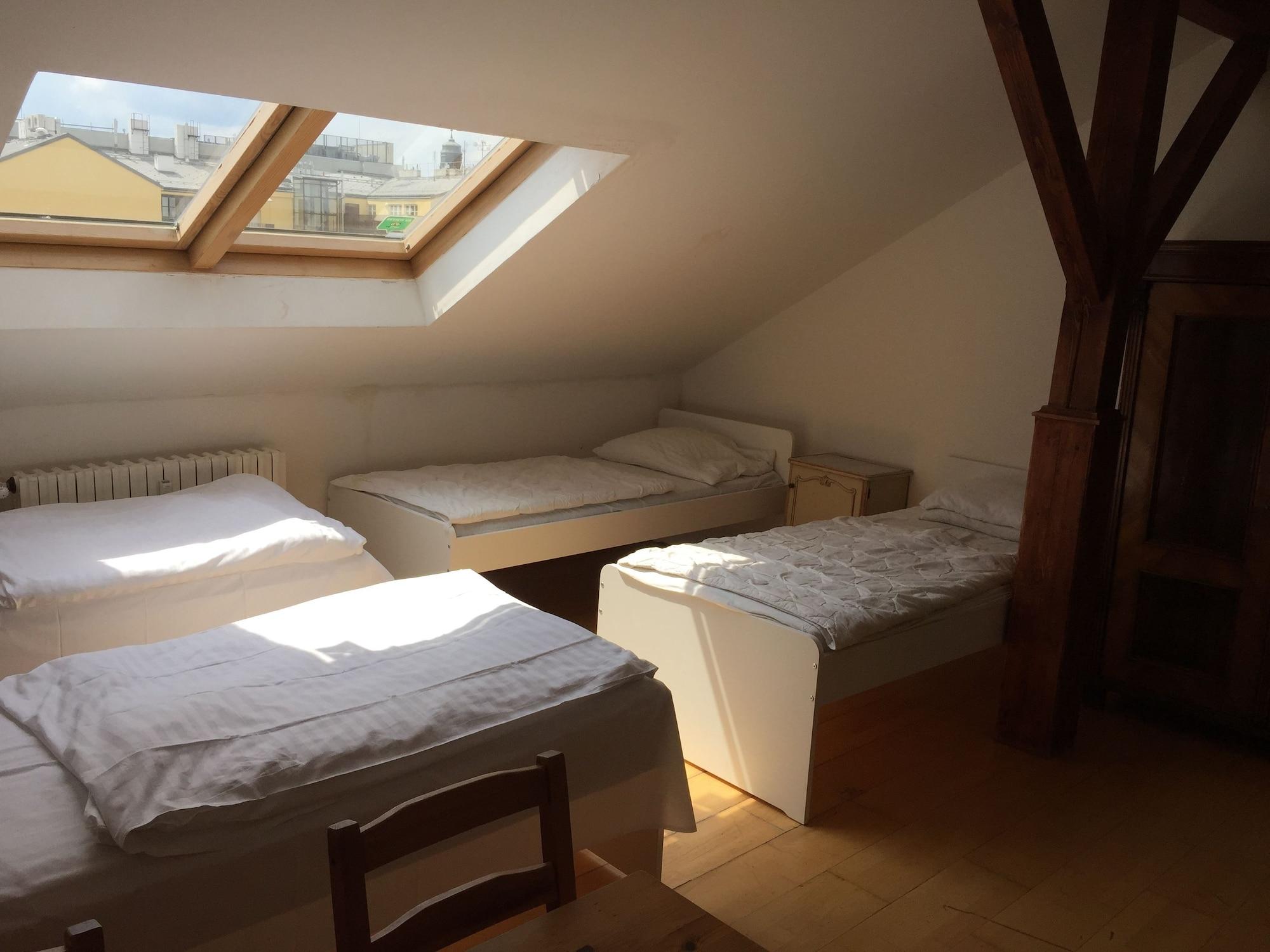 Hostel Rosemary Прага Екстер'єр фото