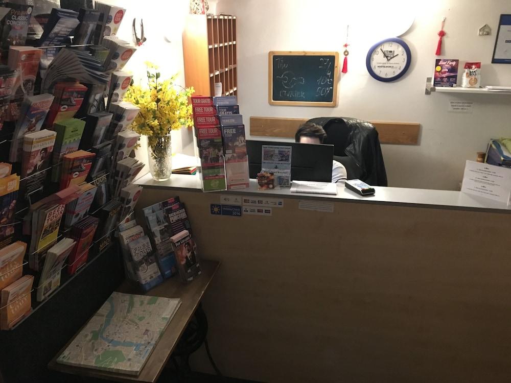 Hostel Rosemary Прага Екстер'єр фото