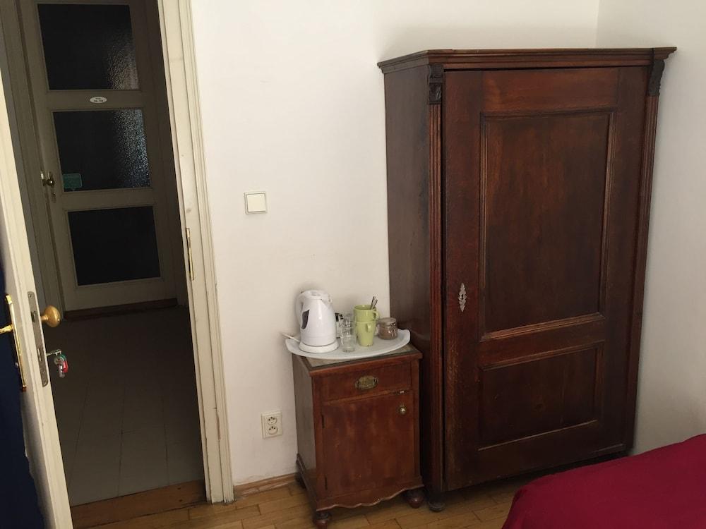 Hostel Rosemary Прага Екстер'єр фото