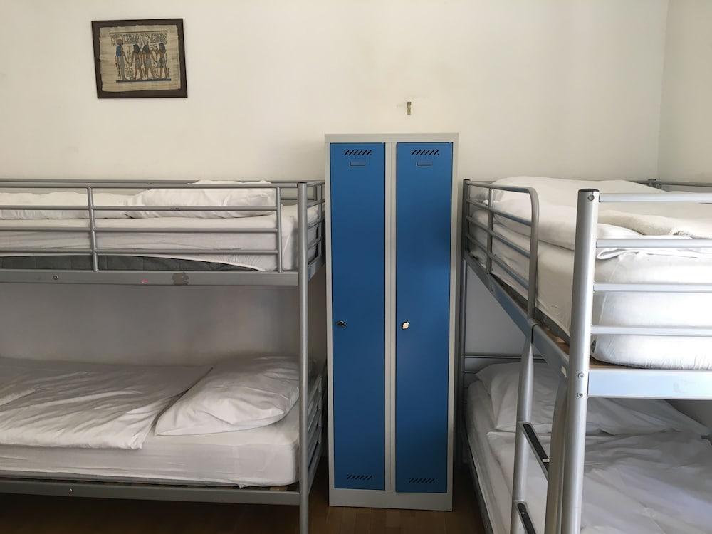 Hostel Rosemary Прага Екстер'єр фото