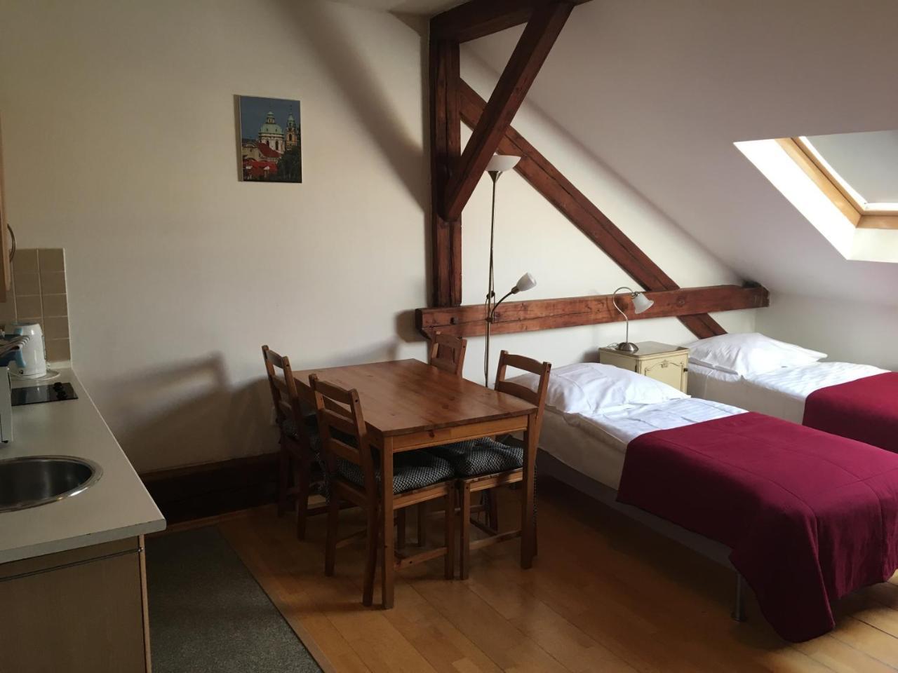 Hostel Rosemary Прага Екстер'єр фото