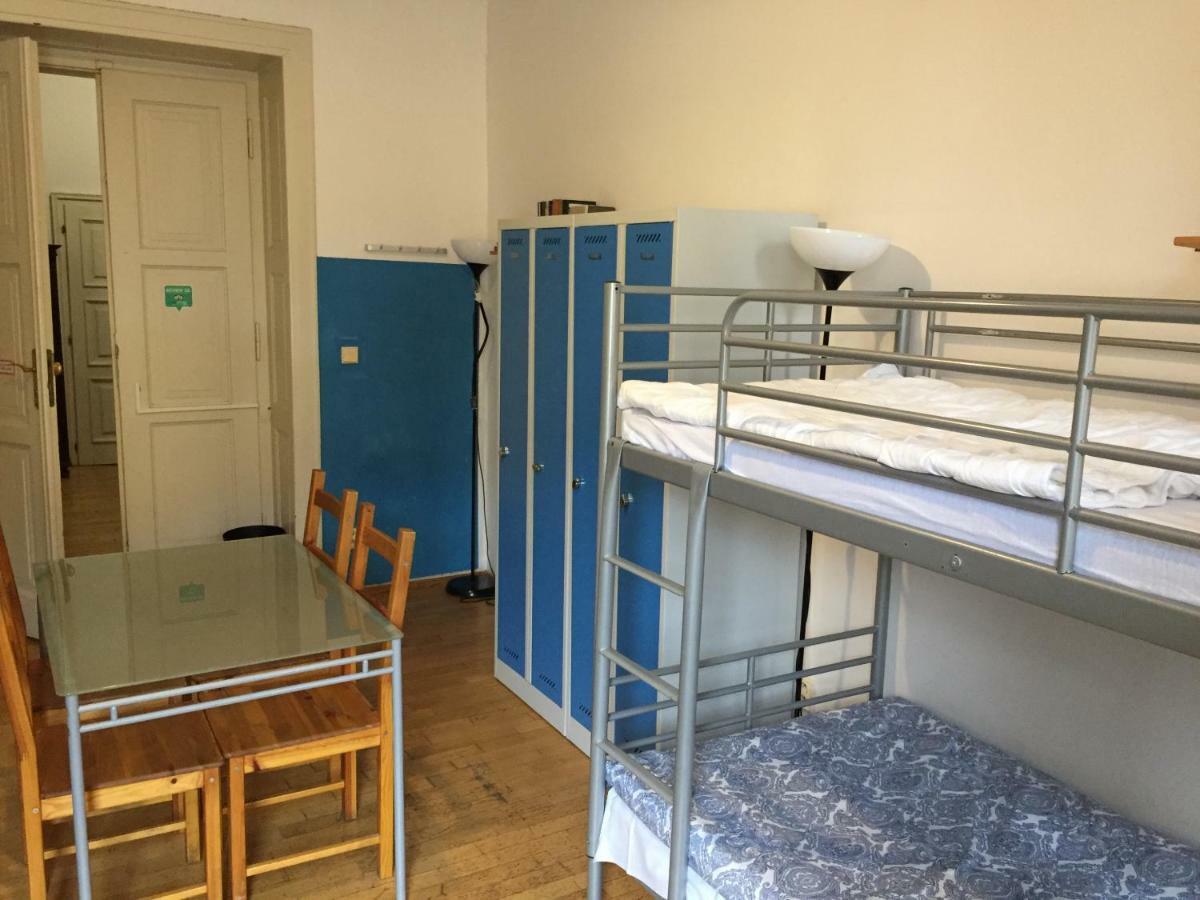 Hostel Rosemary Прага Екстер'єр фото